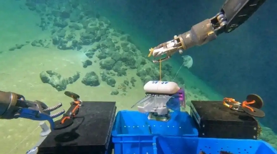 深海作業機器人
